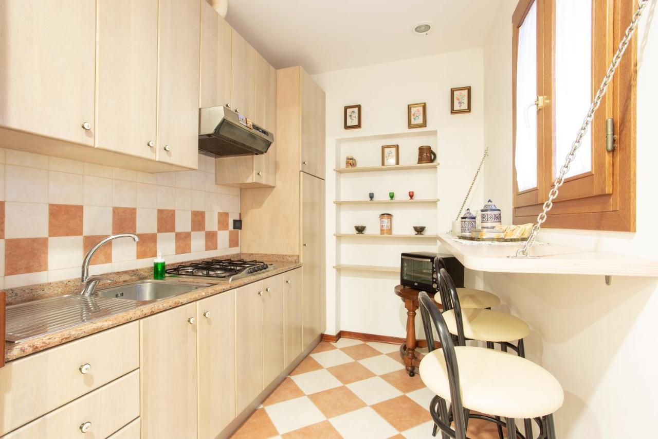 Residenza Giulia Apartment Венеция Екстериор снимка