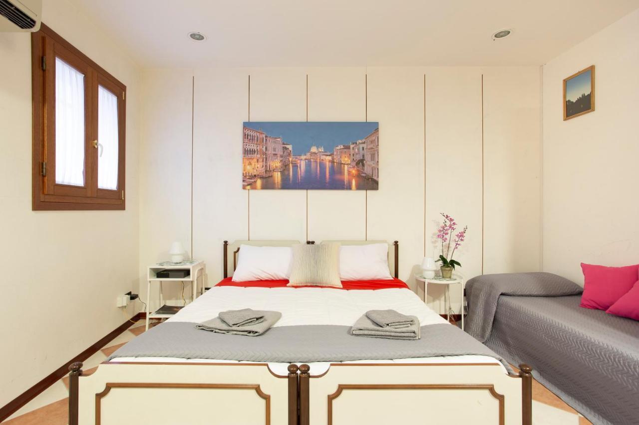 Residenza Giulia Apartment Венеция Екстериор снимка